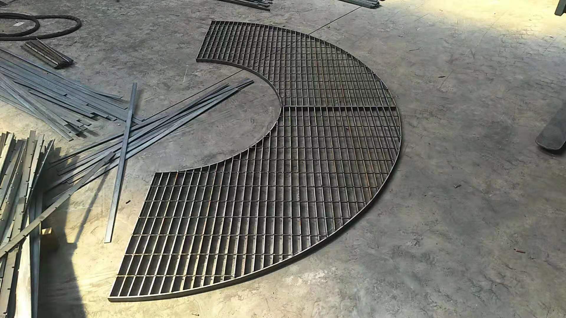 異型鋼格板